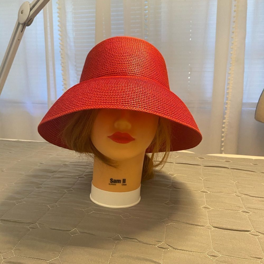 Red hat, one size - Picture 3 of 7